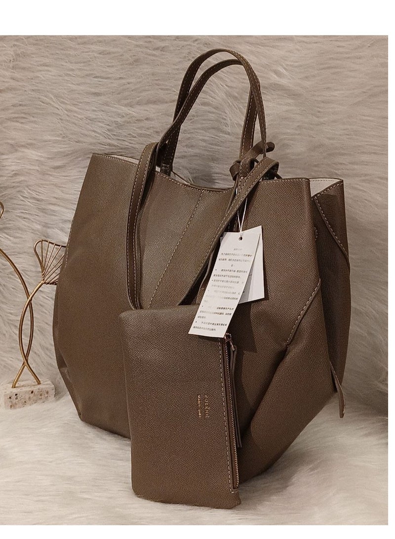 Imported women's handbag made of soft cowhide leather, easy to carry with you, with an adjustable handle